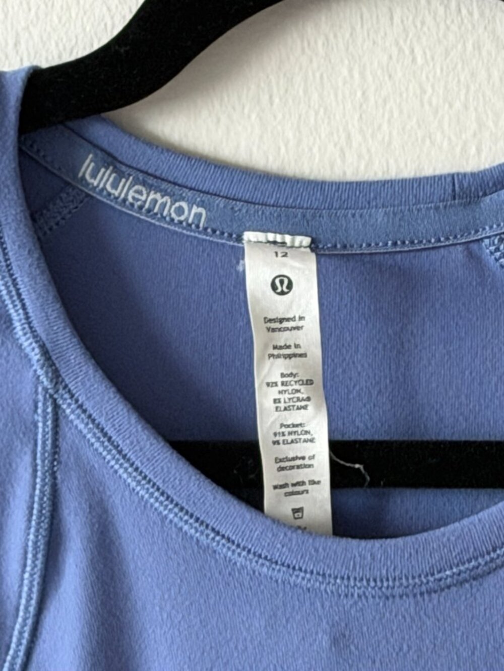 Lululemon Blue Long Sleeve Athletic Fit Crew Neck Top Zip Pocket Size 12 - Picture 2 of 6